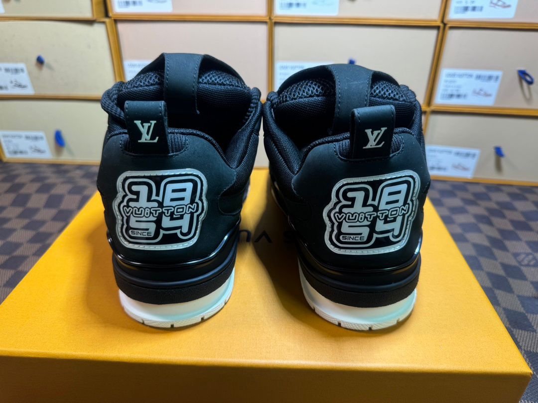Louis Vuitton Skate Black White
