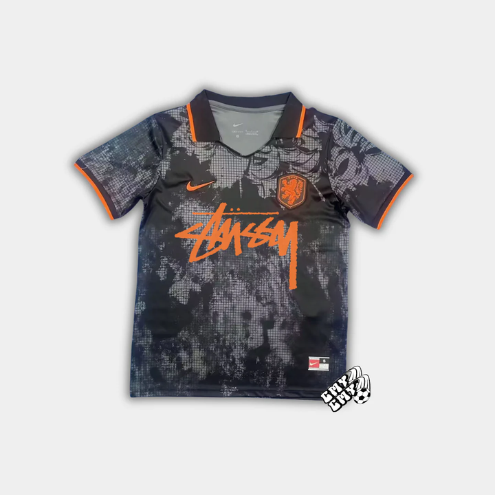 STÜSSY X NETHERLANDS 2026 EXCLUSIVE JERSEY - 65% KONINGSDAG KORTING!