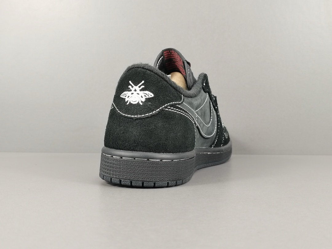 Jordan 1 Retro Low OG SP
Travis Scott Black Phantom