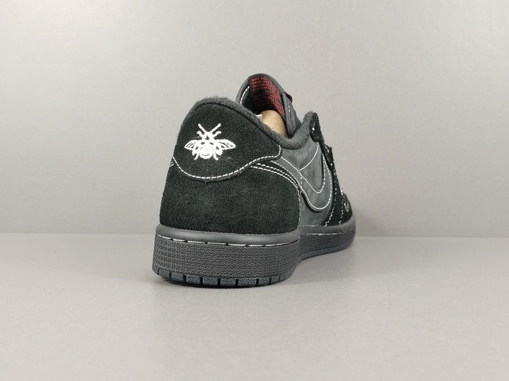 Jordan 1 Retro Low OG SP
Travis Scott Black Phantom