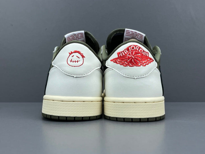 Jordan 1 Retro Low OG SP
Travis Scott Medium Olive