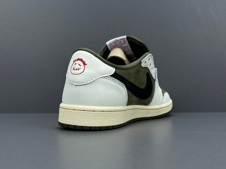 Jordan 1 Retro Low OG SP
Travis Scott Medium Olive