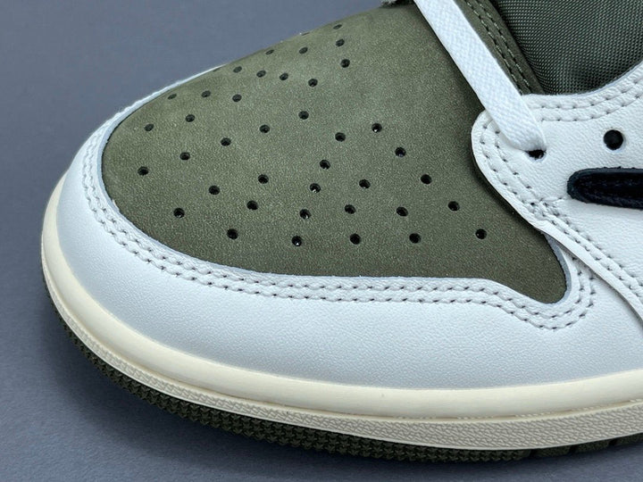 Jordan 1 Retro Low OG SP
Travis Scott Medium Olive